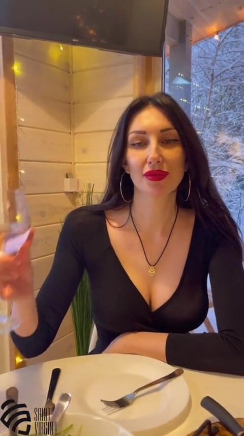 LizaVirgin: Üvey annemi bir restorana davet ettim ve havalı seksle ödüllendirildim. POV