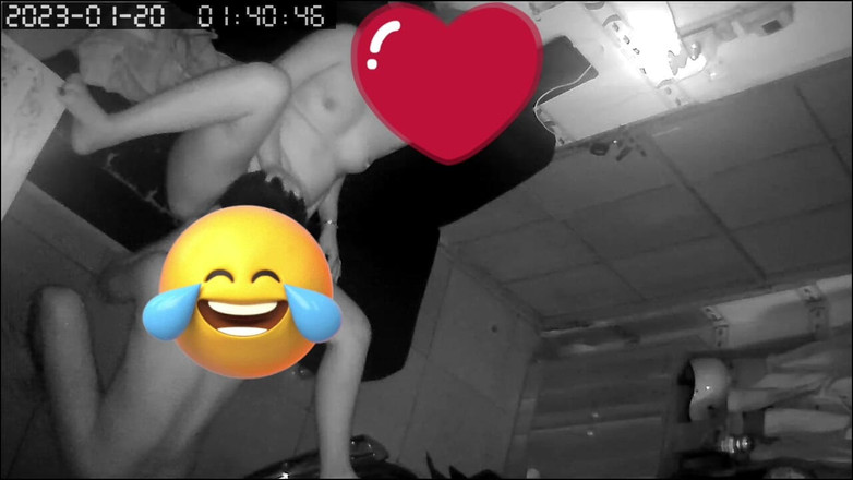 Publicphuongly: Casal fazendo amor no sofá - momento íntimo capturado por memórias