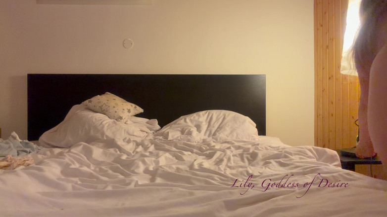Lily, Goddess of Desire: Rumficken im schlafanzug endet mit einem riesigen dildo in meinem...