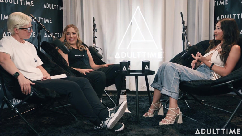 Adult Time Podcast: Scarlett Alexis et Anna Claire Clouds Doigts et Mile High...
