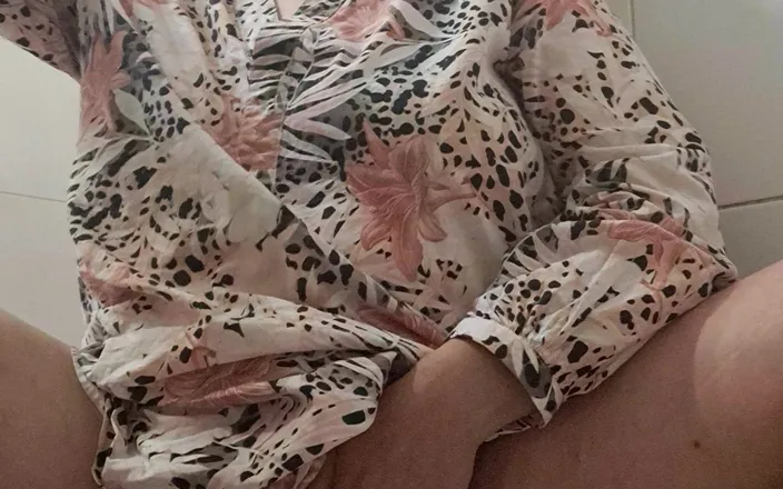Mommy big hairy pussy: Stepmother Tastes the Fingers Stuck in Her Pussy