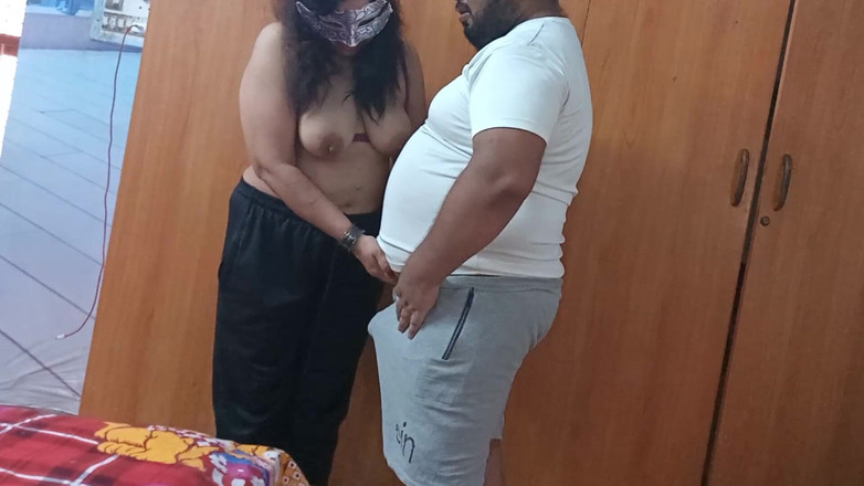 aliabegum: Novia cachonda llamó a su novio para follarla