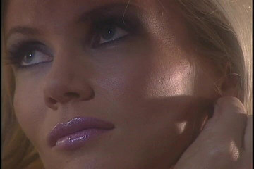 Cryptostudios: Puta Karina se prepara para follar