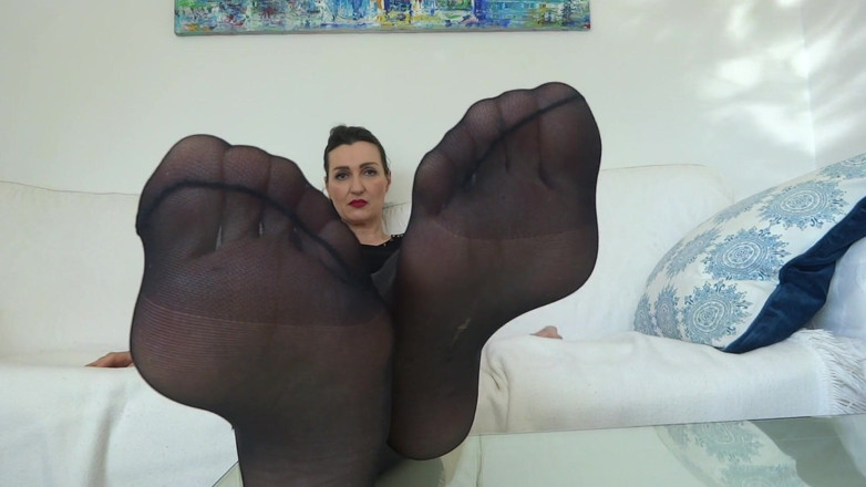 Lady Victoria Valente: Käse füße riechen schnüffeltraining. POV-clip mit spermaberechtigung