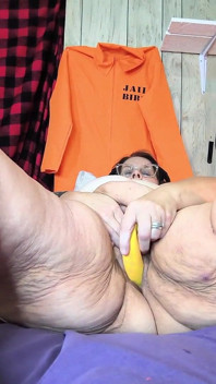 Mas papai, onde você está colocando sua banana? Mamãe não saberá certo? Fodendo sua nova buceta molhada e quente tão apertada