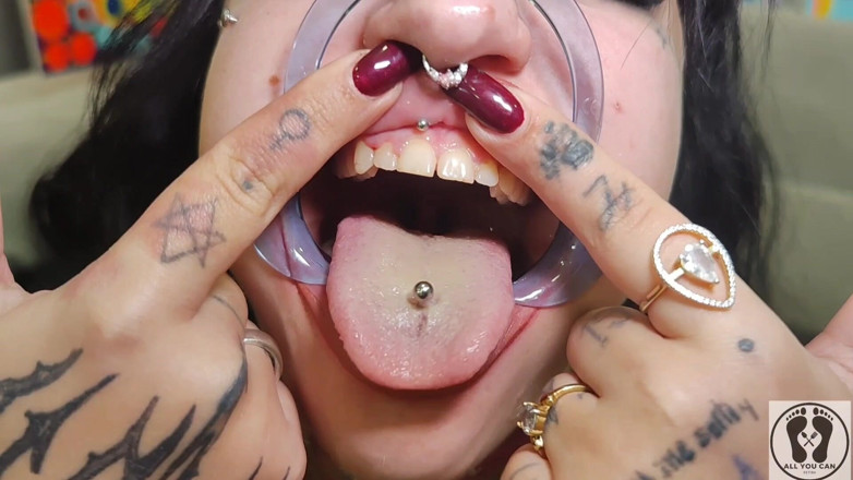 All You Can Fetish: Bimbo Curvy Girl Mouth Tongue Fetish