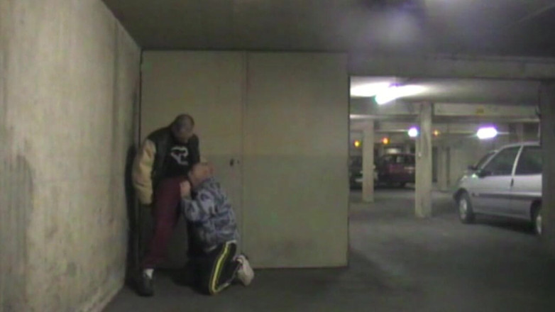 Gaybareback: Disetubuhi di tempat parkir di malam hari oleh scally boy