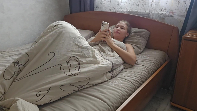 Stacy_via: Probudil jsem se a rozhodl se u toho masturbovat. Sladce...