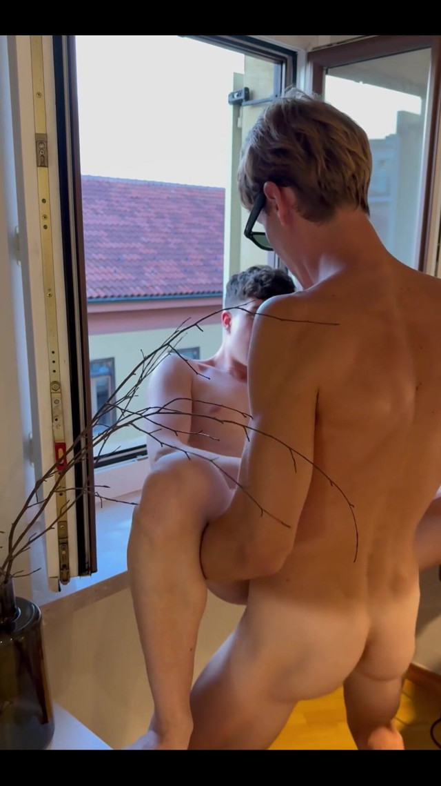 Italy Got Us Horny (Tom Michaels)