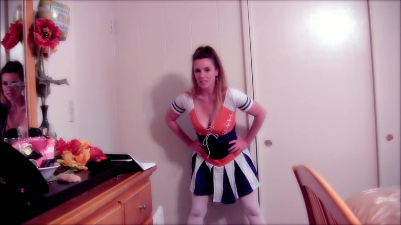 Nikki Nevada: Cheerleader double penetration toy (2013)