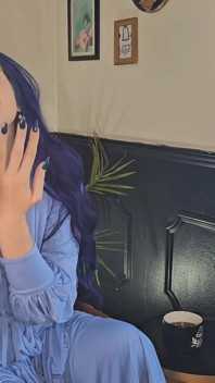 Stiefmoeder Domme ontdekt je nagelfetisj: een gezellige, geslachtloze aftrekinstructie