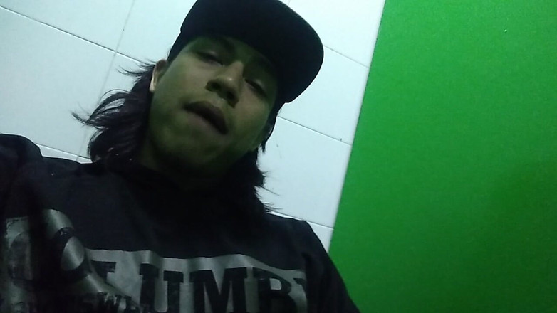 AlexAlejandro13: Entriamo nei bagni pubblici