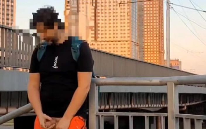 Wanker forever: Super hot berisiko jerkoff di jalan umum. Hampir Kepergok