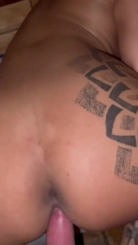Grávida tatuada milf drena estranho em sauna fumegante uma noite