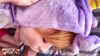 Sweetie Fox: Teen in der Kigurumi lutscht und hardcore-sex nach dem aufwachen,...