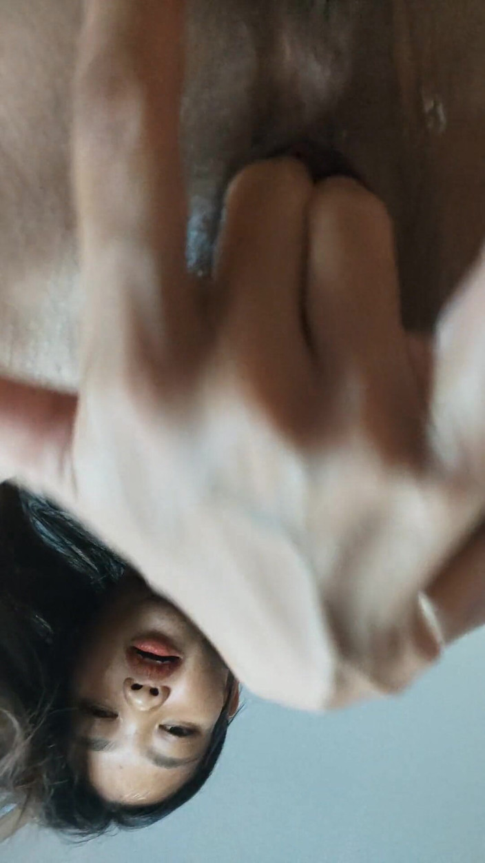 Cupcake: Intimo provocante seduta sul viso - primo piano della figa della...