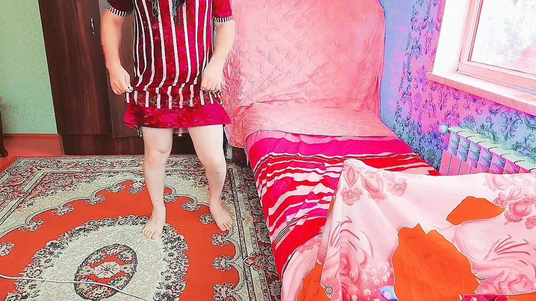 Kitty_Cross: Je suis un garçon travesti se fait fesser par une...