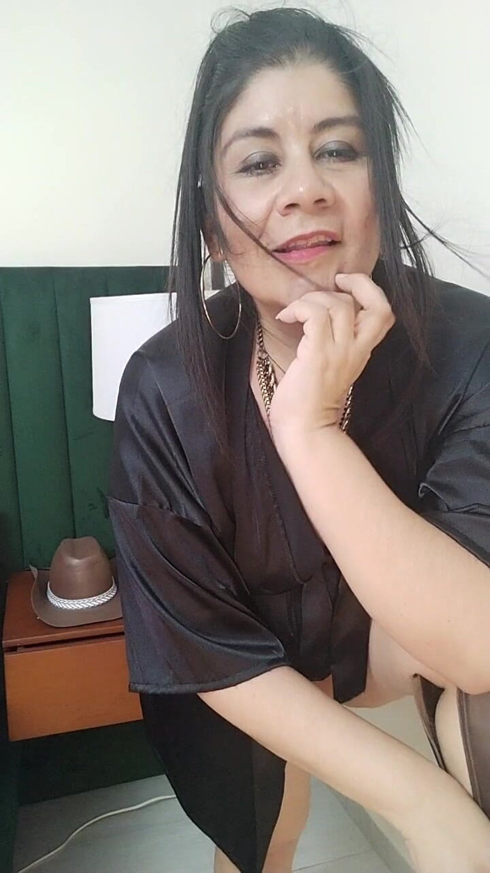 Latin webcam: Pertunjukan khas MILF berbogel