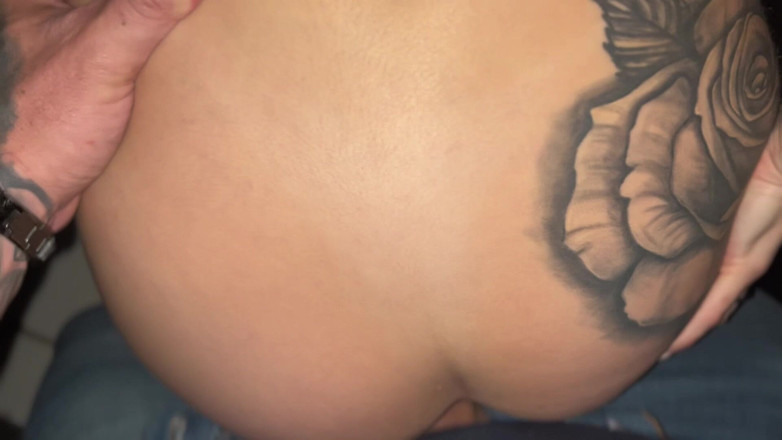 Jenni Faria: Il cornuto del mio ragazzo mi ha fatto succhiare uno...