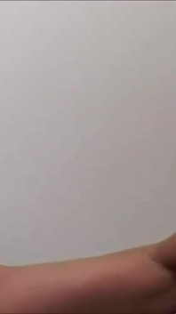 Si rambut coklat dengan buah dada besar sukakan zakar keras