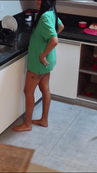 Follada rápida en la cocina