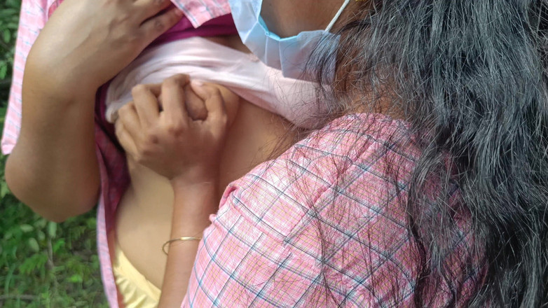 Wonder: Student z jednolitym lesbijką na świeżym powietrzu