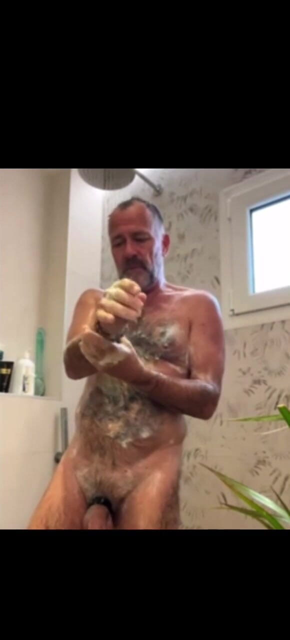 Daddybearvlc: Burada görünüşe göre geçen pazartesiden canlı duş gibi!! Herkes şimdiye kadarki...