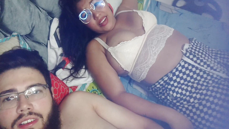 Pikaa6: Karımın arkadaşı erkek arkadaşının neden ona penis vermemesini öğrenmek için bana...