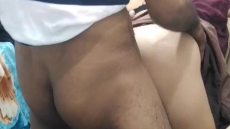 Riyadesi18: La cognata stava facendo qualcosa nella sua camera da letto,...