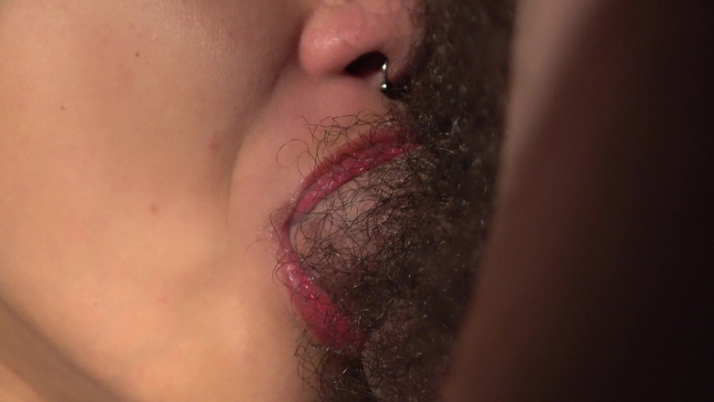 XatlaLust: Moje nevlastní sestra sténá potěšením, zatímco si hraje s mým...