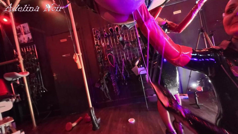 FISTINGQUEEN: Dreifach Anal Fisting Von 3 Latex Dominas - Adelina Noir Vivien Lamour...