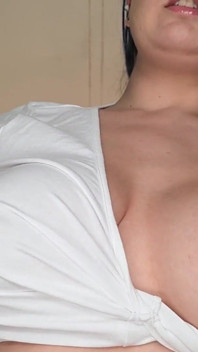 La matrigna pov ti scopa forte il tuo buco con un piccolo dildo