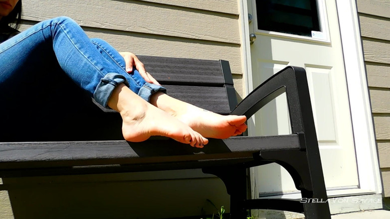 Stella Von Savage: Foot Worship Outdoors: Sexy Bare Feet
