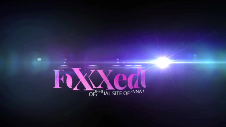 Jenna Foxx: Jenna Foxx solo din nou în negru.