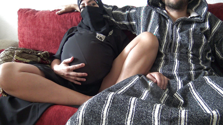 Souzan Halabi: Soție arabă egipteană însărcinată futută