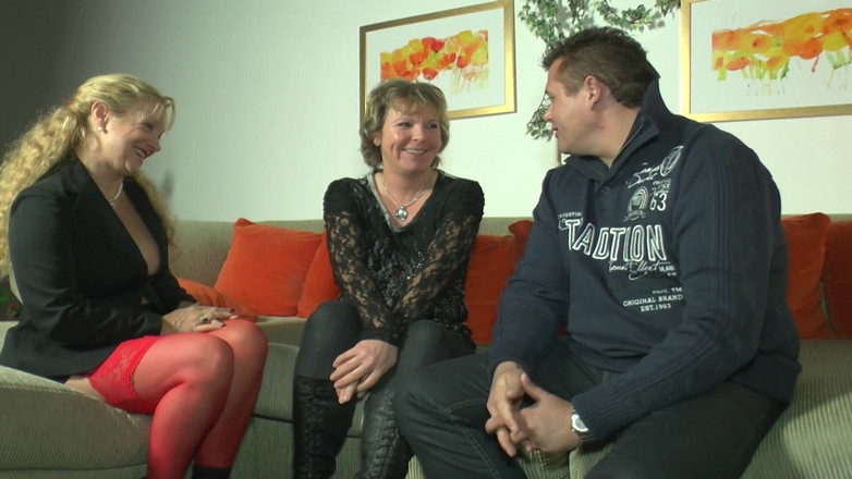 German Homemade: Sarışın Alman genç kızlar amatör üçlü grup sekste yarağı paylaşıyor