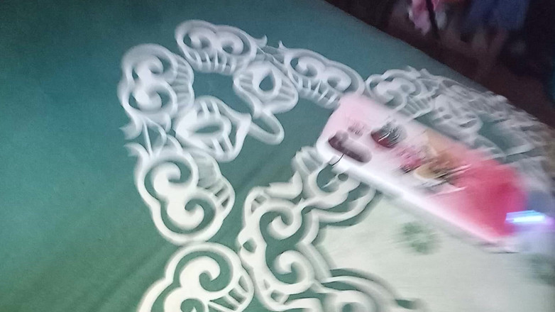 Eatrella j: 穿着廉价布料抓住的女大学生