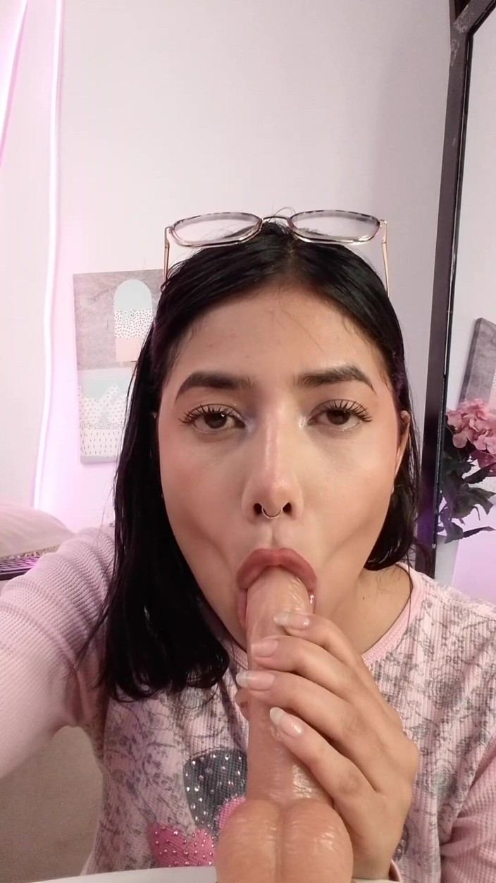 Yvettewill: Latina Webcam