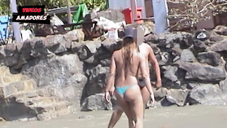 Amateurs videos: हॉट लड़कियां सुनसान समुद्र तट पर अपने कपड़े उतार लेती हैं