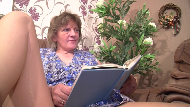 Deutsche Omas: Pierced MILF Needs Special Fuck