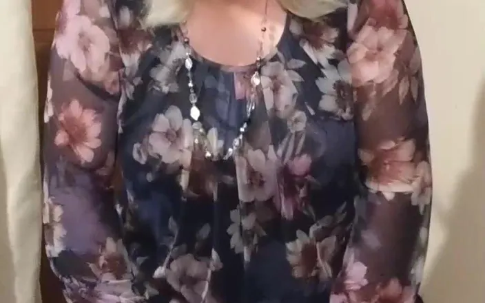 Sarahsatinslut: Bounce in Slow Motion