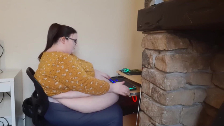 SSBBWLadyBrads: Être la plus grosse au travail est une vraie lutte