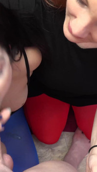 Anna compartilha um pau duro com Ally Lust