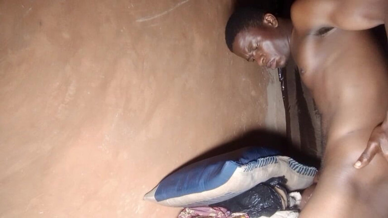 Bangcum8: 像男人在桑比萨森林房间里一样射精