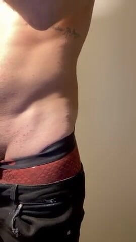 Donshimoda: Sólo francouzský sexy chlap s obrovským bílým ptákem