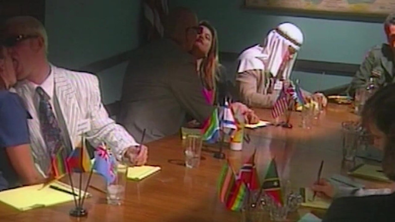 NAUGHTYPOLSKA: Kåta militära dubbar i ångande action