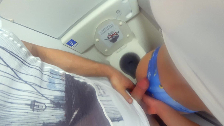 Mia Bandini: Risky fuck in the airplane's lavatory