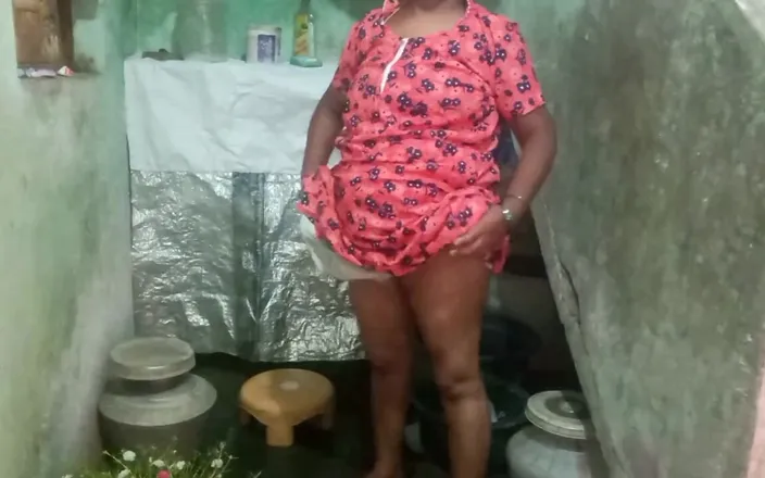 Priyanka314: Priyanka Aunty Dress Washing in Bathroom Sex