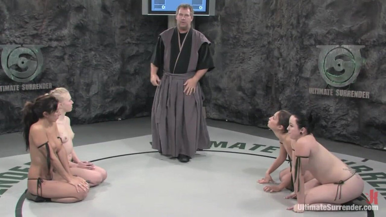 Ultimate surrender by Kink: Équipe de mots-clés « le Blaireau » &amp;rogue » vs « la blonde » &amp;le concasseur »