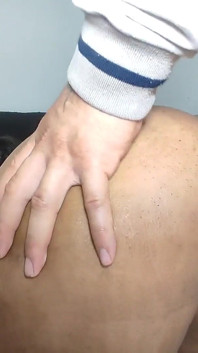 Il m’a cassé le cul très fort et maintenant je suis laissée très ouverte